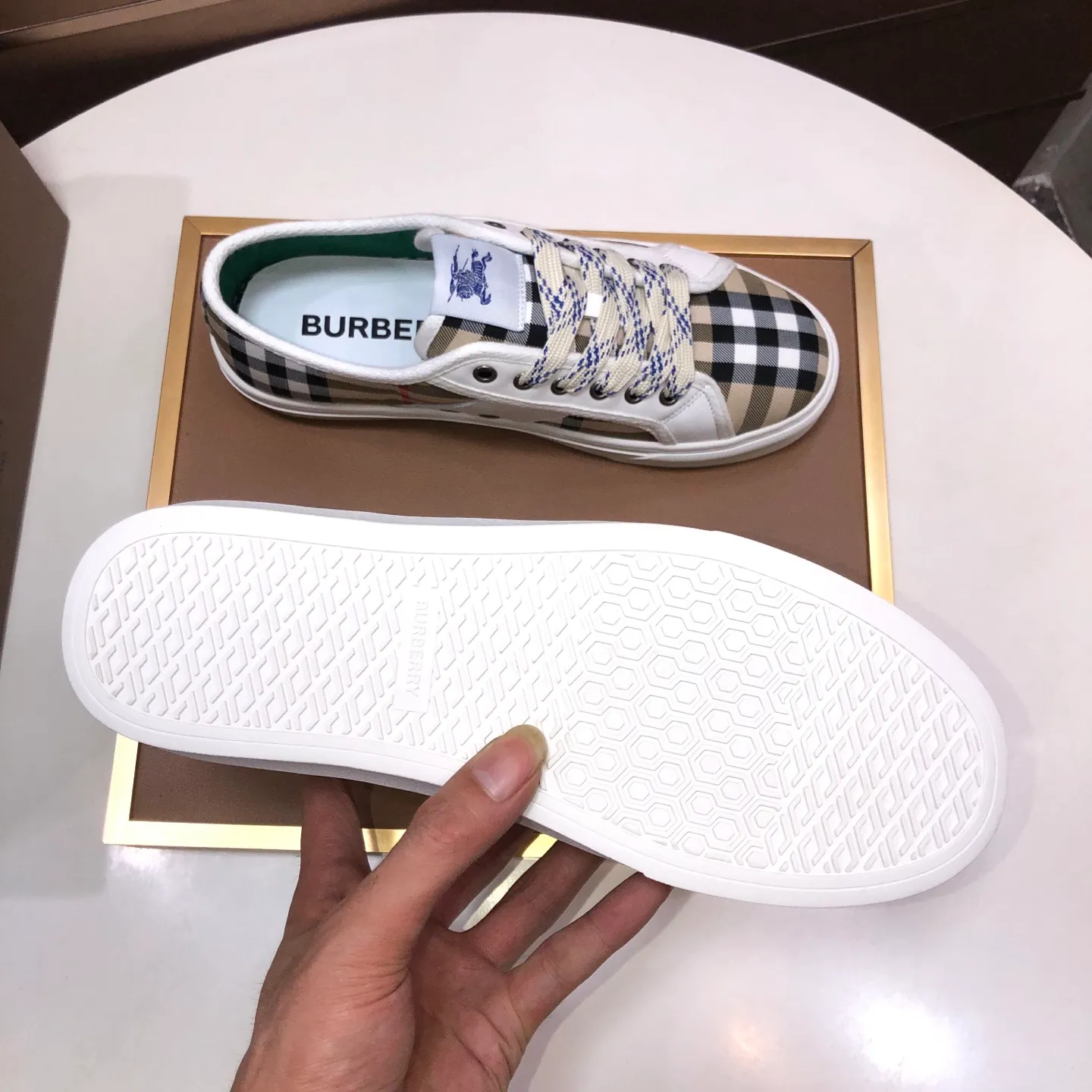 Men's shoes💰460💰【Burberry】Classic low-top sneakers｜Imported cowhide with classic plaid fabric｜Sheepskin lining｜Original outsole｜Fine workmanship and comfortable to wear Size: 38-44 (customized at 45)